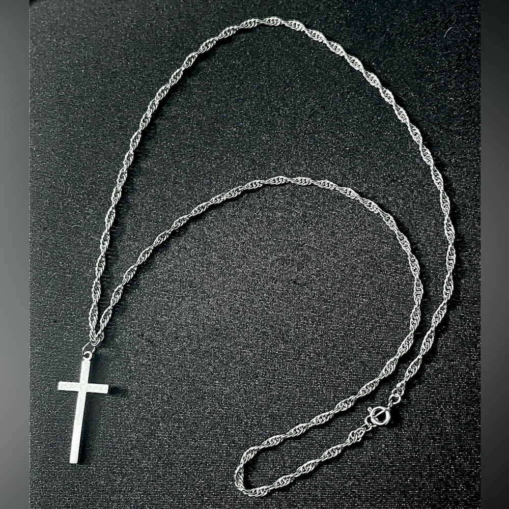 Vintage Silver Tone Cross Pendant Necklace 24” Rope Chain